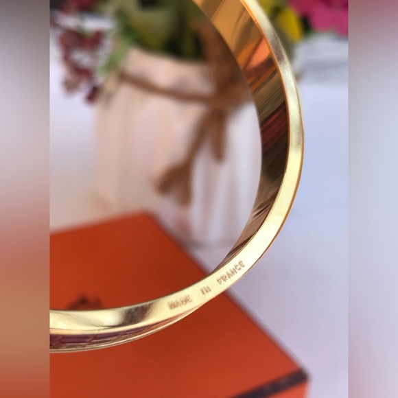 💯Authentic HERMES Kelly Cadena Lizard Motiff Bangle in Gold Kelly lock setting - Picture 17 of 17